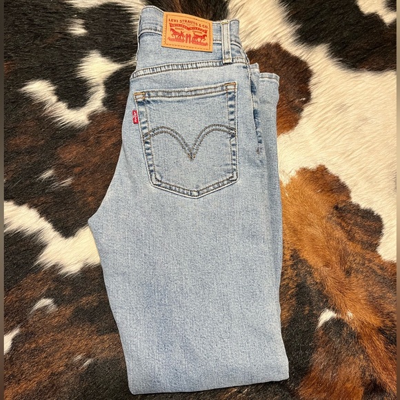 Levi’s Wedgie Straight Size 24, Short - Picture 3 of 7